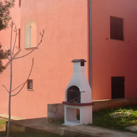 With A Parking Space - 7664