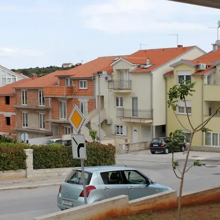 With A Parking Space - 7664 דירה *