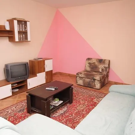 With A Parking Space - 7664