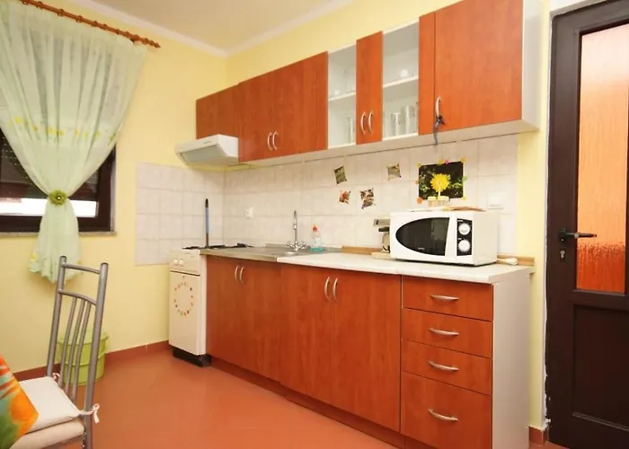 With A Parking Space - 7664 普拉