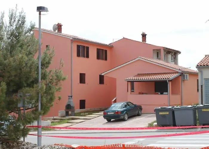 Apartment With A Parking Space - 7664 Pula