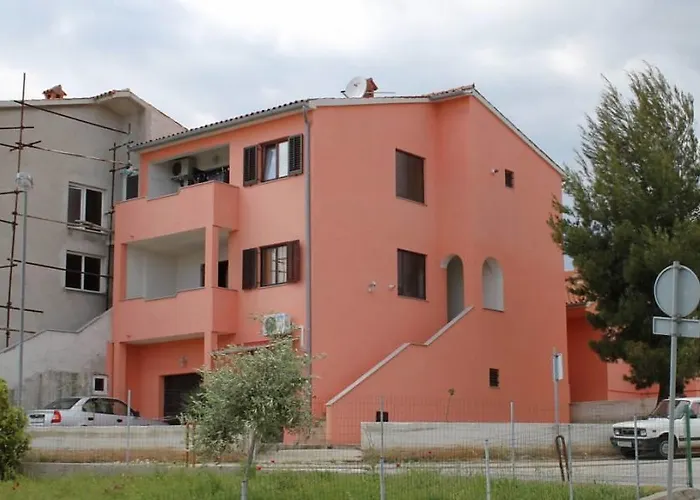 With A Parking Space - 7664 普拉