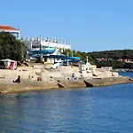 With A Parking Space - 7664 Pula