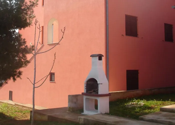 With A Parking Space - 7664