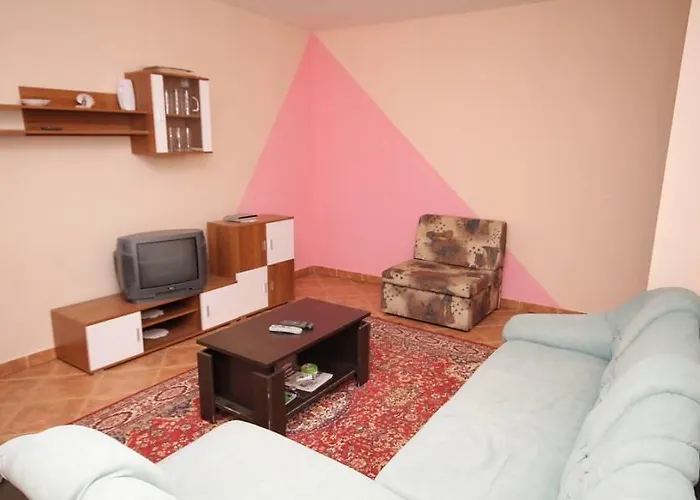 With A Parking Space - 7664